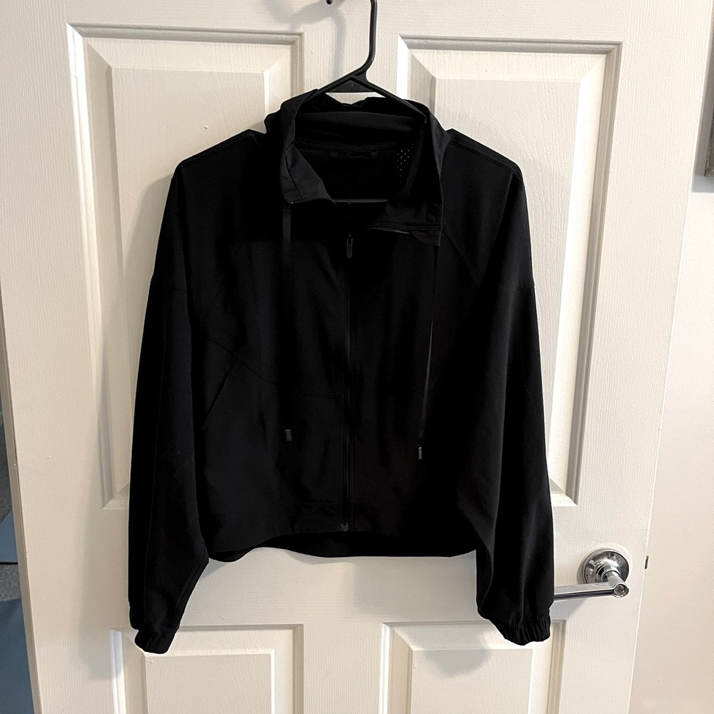 Lululemon Womens Light Athletic Cropped Full Zip - Black Size 6